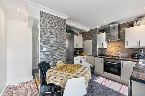 2 bedroom ground floor flat for sale, Clifford Avenue, London