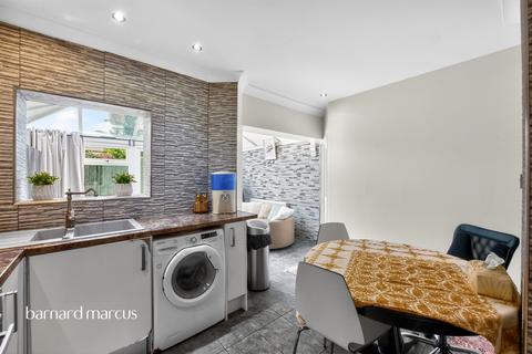 2 bedroom ground floor flat for sale, Clifford Avenue, London