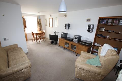 1 bedroom flat for sale, Kingsman Court, Carnarvon Road, Clacton on Sea, CO15
