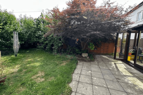 3 bedroom terraced house to rent, Easternville Gardens, Ilford, IG2