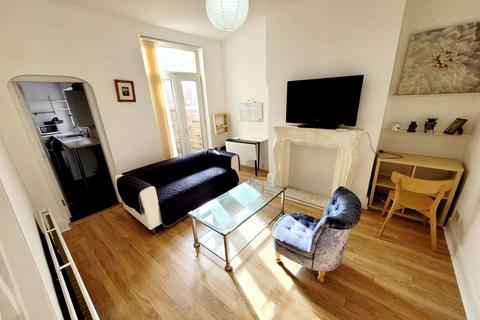 3 bed terraced house for rent in Gerald Road, Salford, M6
