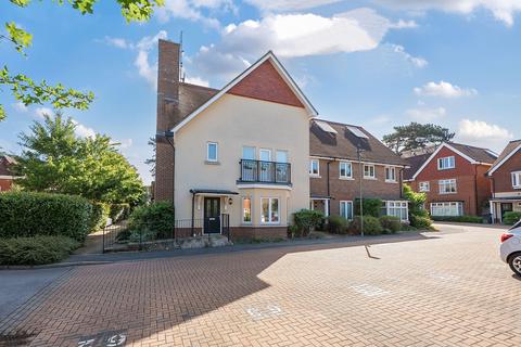 Elliston Way, Ashtead, KT21