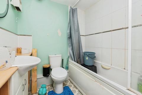 2 bedroom flat for sale, Fishponds Road, Eastville, Bristol, Somerset, BS5