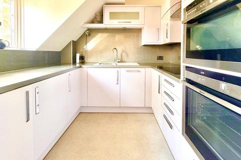 2 bedroom flat for sale, Barnside Court, Welwyn Garden City, Hertfordshire, AL8