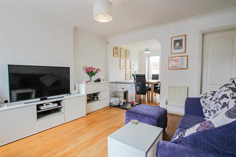 3 bedroom semi-detached house to rent, Goodwood Grove, York
