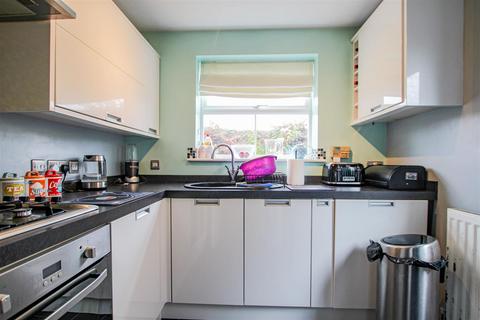 3 bedroom semi-detached house to rent, Goodwood Grove, York