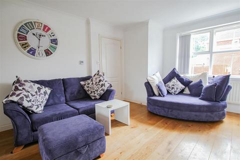 3 bedroom semi-detached house to rent, Goodwood Grove, York