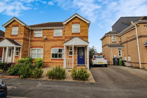 3 bedroom semi-detached house to rent, Goodwood Grove, York