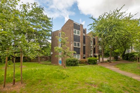 Wellesley Road, Twickenham, TW2