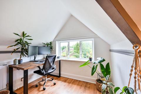 1 bedroom flat for sale, Lower Edgeborough Road, Guildford, GU1