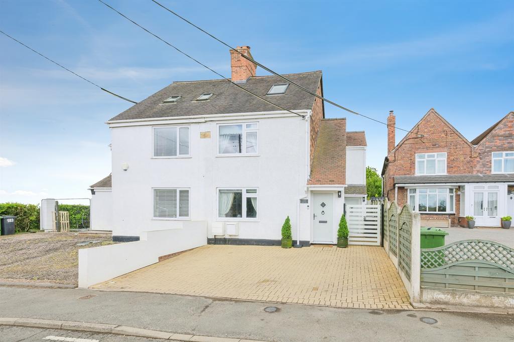 3 bedroom semi-detached house for sale
