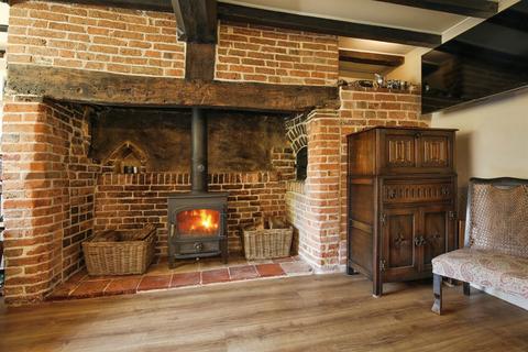 2 bedroom character property for sale, Tolley Cottages, Chute Cadley, Andover