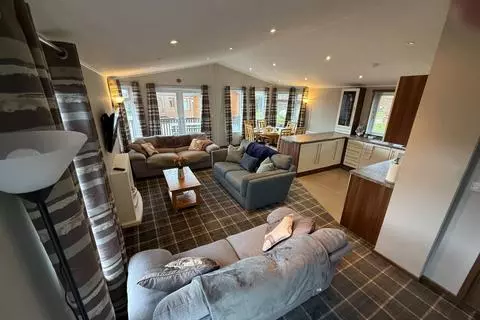4 bedroom lodge for sale