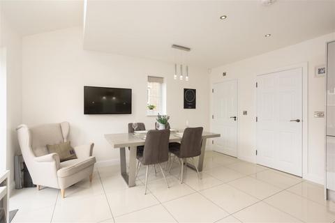 4 bedroom semi-detached house for sale, Naylor Avenue, Leeds LS19