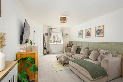 4 bedroom semi-detached house for sale, Naylor Avenue, Leeds LS19