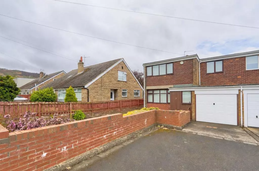Hills View Road, Middlesbrough TS6 3 bed semi-detached house for