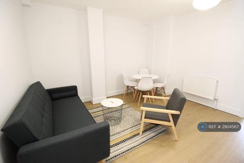 3 bedroom flat to rent, Camden Road, London, NW1