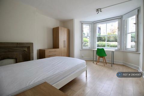 3 bedroom flat to rent, Camden Road, London, NW1