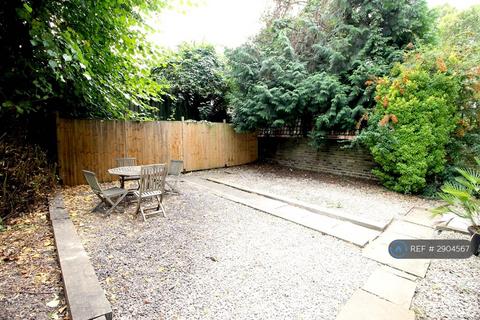 3 bedroom flat to rent, Camden Road, London, NW1