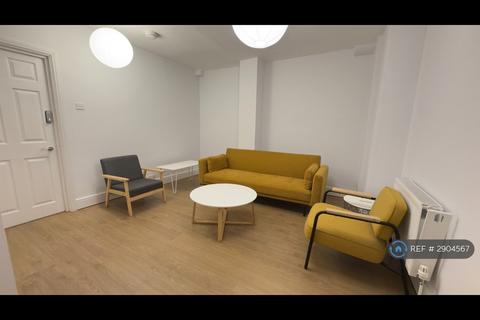 3 bedroom flat to rent, Camden Road, London, NW1