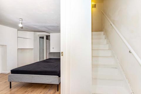 Studio to rent, Milkwood Road Herne Hill SE24