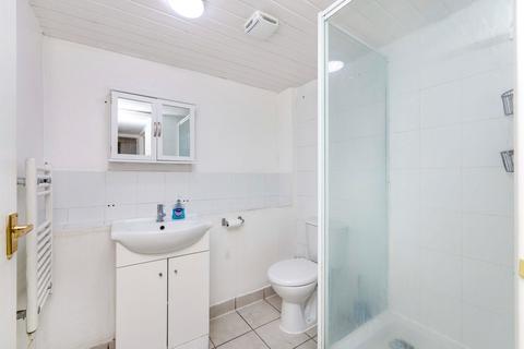 Studio to rent, Milkwood Road Herne Hill SE24