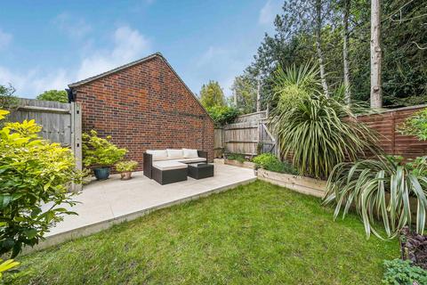 2 bedroom apartment for sale, Cedar Court, Kingsground, London, SE9