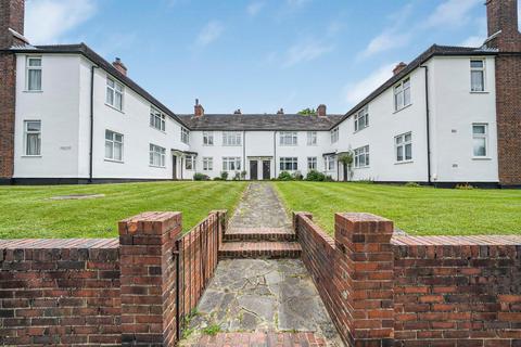 2 bedroom apartment for sale, Cedar Court, Kingsground, London, SE9