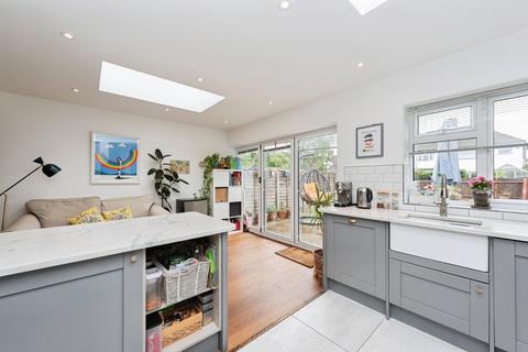 4 bedroom semi-detached house for sale, Lawrence Avenue, NEW MALDEN, Surrey, KT3