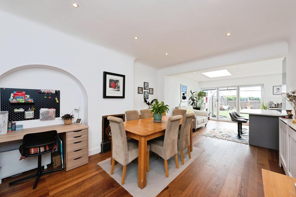 4 bedroom semi-detached house for sale