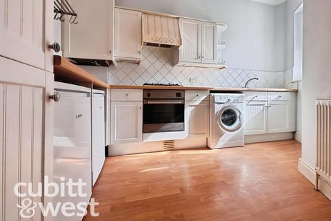 2 bedroom apartment to rent, Alhambra Road Southsea PO4