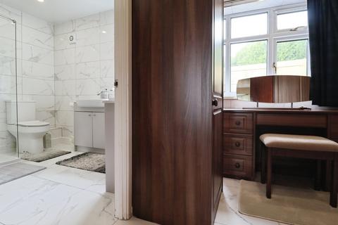 4 bedroom detached house for sale, Highlands, Tonyrefail, Porth