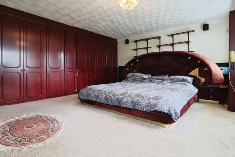 4 bedroom detached house for sale, Highlands, Tonyrefail, Porth