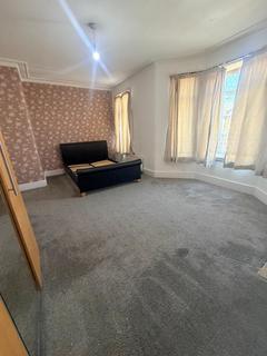 3 bedroom terraced house to rent, Lamourne Road, IG3