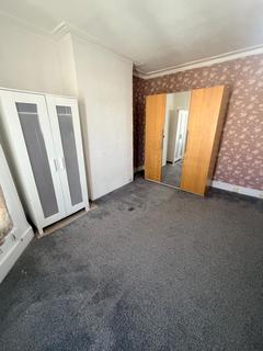 3 bedroom terraced house to rent, Lamourne Road, IG3