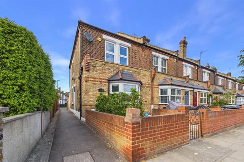 Main Avenue, Enfield