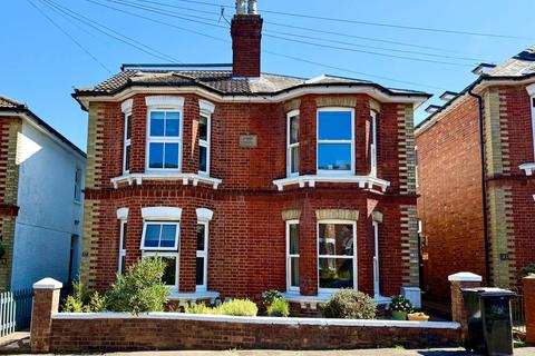 4 bedroom semi-detached house to rent, Prospect Road, Southborough, TN4