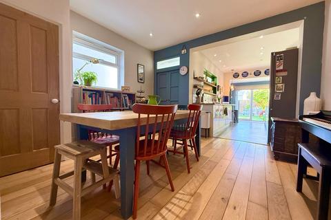 4 bedroom semi-detached house to rent, Prospect Road, Southborough, TN4