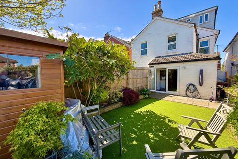 4 bedroom semi-detached house to rent, Prospect Road, Southborough, TN4