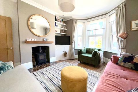 4 bedroom semi-detached house to rent, Prospect Road, Southborough, TN4