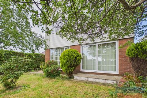 3 bedroom detached house for sale, Elm Close, Sully, CF64