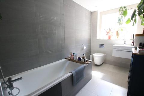2 bedroom apartment for sale, BRIDGE COURT, LEATHERHEAD, KT22