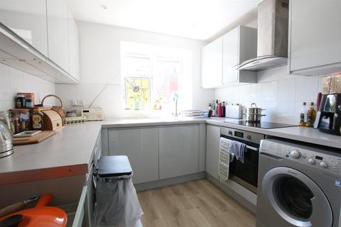 2 bedroom apartment for sale, BRIDGE COURT, LEATHERHEAD, KT22