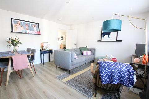 2 bedroom apartment for sale, BRIDGE COURT, LEATHERHEAD, KT22