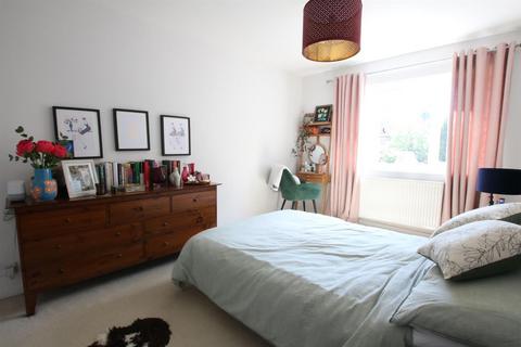 2 bedroom apartment for sale, BRIDGE COURT, LEATHERHEAD, KT22