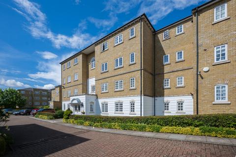 2 bedroom flat for sale, Gilbert Close, Shooters Hill, SE18