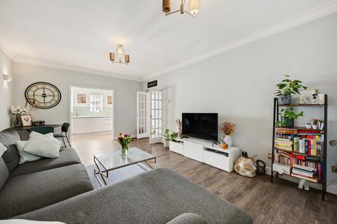 2 bedroom flat for sale, Gilbert Close, Shooters Hill, SE18