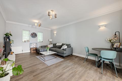 2 bedroom flat for sale, Gilbert Close, Shooters Hill, SE18