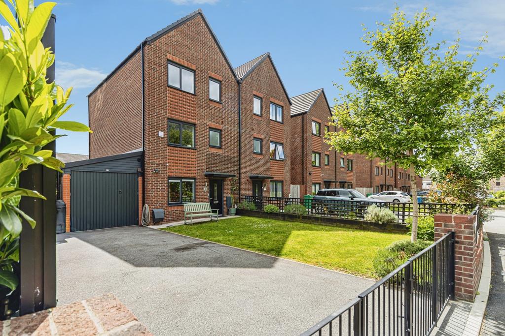 4 bedroom semi-detached house for sale