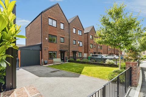 4 bedroom semi-detached house for sale, Redcliffe Drive, Manchester M4